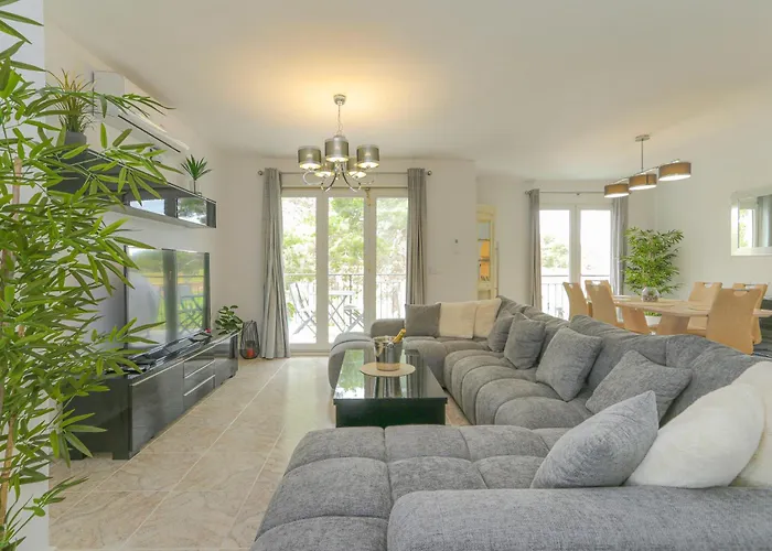 Presidential Suite Villamartin Plaza Av Brisas 67