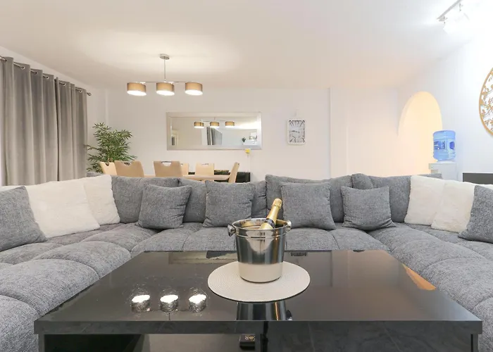 Presidential Suite Villamartin Plaza Av Brisas 67